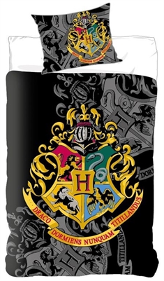 Harry Potter sengetøj - 140x200 cm - Guldfarvet Hogwarts våbenskjold - 2 i 1 design - 100% Bomulds sengesæt